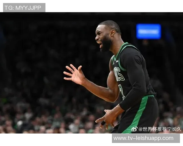 杰伦布朗半场表现低迷仅得6分3失误球队状态堪忧